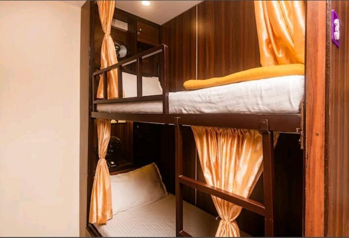 Almas Dormitory 24 Hours Aircondition Mumbai Exterior photo